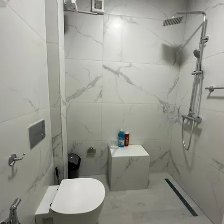 Apartment Gjini *